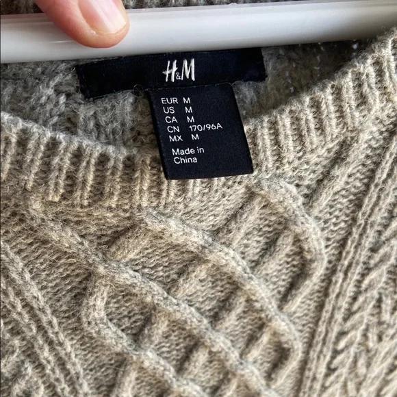 🎄Last price 🎄H&M Cable Knit dresse– Beige, Cozy Classic (Size M) - Picture 3 of 14